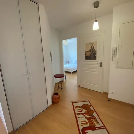 Apartment : Bel 2 Pers. Avec Ascenseur, Parking Prive Et Balcon A 850m De La Plage - Fr-1-539-64