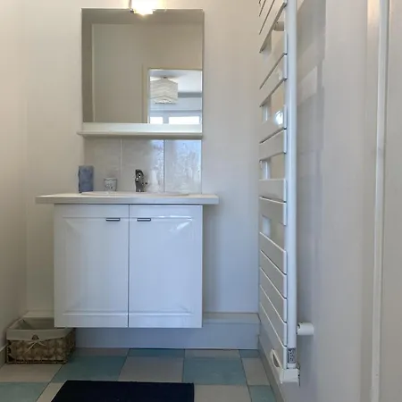 : Bel 2 Pers. Avec Ascenseur, Parking Prive Et Balcon A 850m De La Plage - Fr-1-539-64 Apartment
