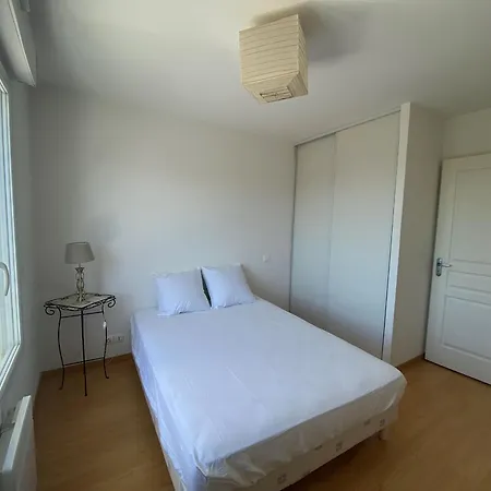 : Bel 2 Pers. Avec Ascenseur, Parking Prive Et Balcon A 850m De La Plage - Fr-1-539-64 Apartment *
