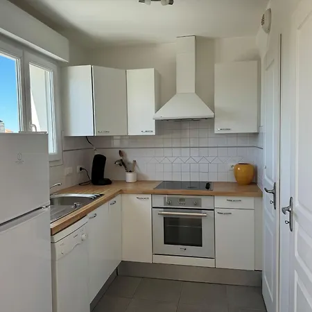 Apartment : Bel 2 Pers. Avec Ascenseur, Parking Prive Et Balcon A 850m De La Plage - Fr-1-539-64