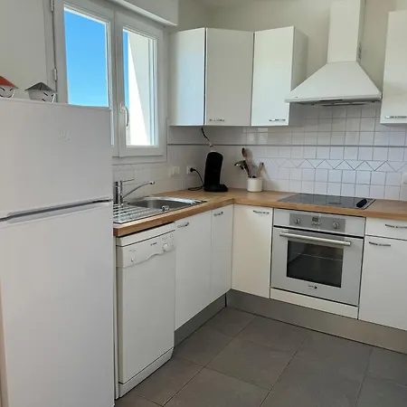 Apartment : Bel 2 Pers. Avec Ascenseur, Parking Prive Et Balcon A 850m De La Plage - Fr-1-539-64 *