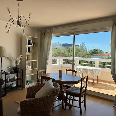 Apartment : Bel 2 Pers. Avec Ascenseur, Parking Prive Et Balcon A 850m De La Plage - Fr-1-539-64 *