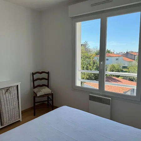 : Bel 2 Pers. Avec Ascenseur, Parking Prive Et Balcon A 850m De La Plage - Fr-1-539-64 Apartment
